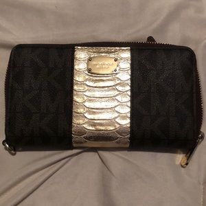 Michael kors wallet